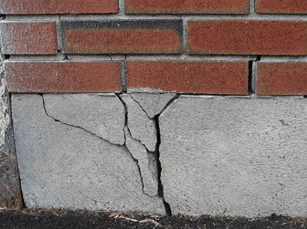Concrete foundation with serious structural damage in Tampa, FL